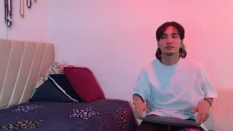 Snapshot of sweet_litle_ chatting on 22, 5, 2026 Mia online show from 22, 5, 2026