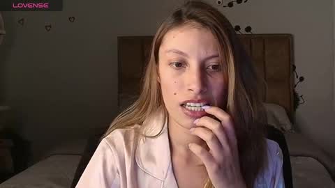 Snapshot of sweet_moon_v_ chatting on 16, 1, 2026 sweet_moon_v_ online show from 16, 1, 2026