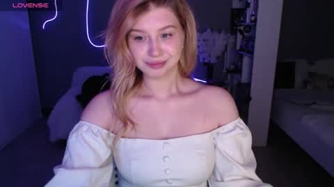 Snapshot of sweet_nicole_333 chatting on 29, 5, 2026 sweet_nicole_333 online show from 29, 5, 2026