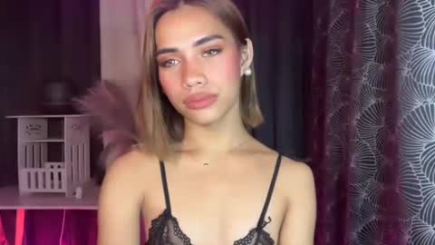 sweet_nikki03 online show from 22, 10, 2025