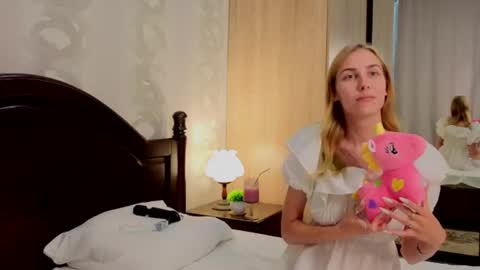 sweet_pixie__ online show from 13, 7, 2026