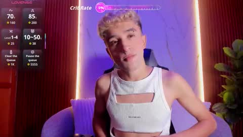 Snapshot of sweet_santii chatting on 13, 10, 2025 Santiago online show from 13, 10, 2025