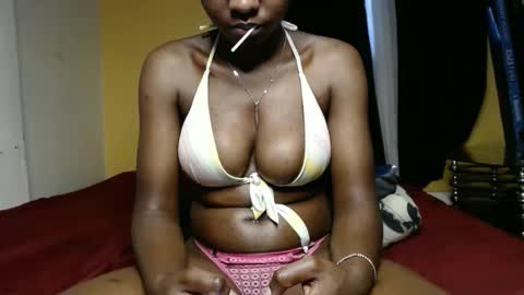 Snapshot of sweet_sherie chatting on 6, 3, 2025 ellanah Tracie online show from 6, 3, 2025