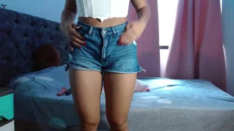 Snapshot of sweet_temptation5 chatting on 21, 5, 2026 Laura Lombardi online show from 21, 5, 2026