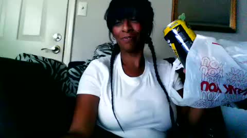 Snapshot of sweetaztea chatting on 17, 10, 2025 sweetaztee online show from 17, 10, 2025