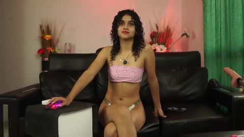 Salom independent model online show from 19, 11, 2025