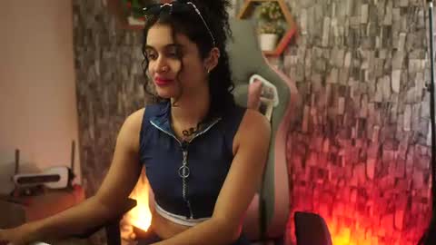 Salom independent model online show from 21, 6, 2026