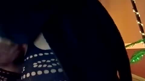 Snapshot of sweetcarimilla83 chatting on 3, 6, 2026 Jillian online show from 3, 6, 2026
