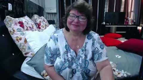 Snapshot of sweetestmilf4you chatting on 30, 4, 2026 sweetestmilf4you online show from 30, 4, 2026