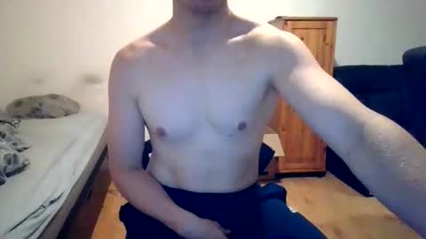 Snapshot of sweetguy8210 chatting on 30, 10, 2025 sweetguy8210 online show from 30, 10, 2025