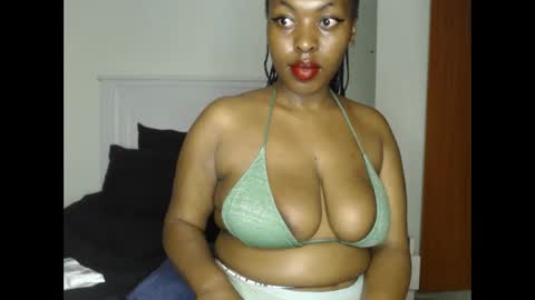 Snapshot of sweetice_01 chatting on 13, 1, 2025 euny online show from 13, 1, 2025