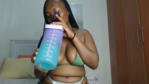 Snapshot of sweetice_01 chatting on 18, 11, 2025 euny online show from 18, 11, 2025