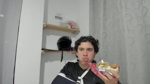 Snapshot of sweetlian_04 chatting on 14, 10, 2025 Lian online show from 14, 10, 2025