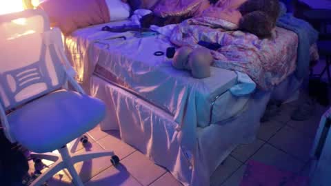 WeAim2PZzz online show from 3, 2, 2025