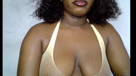 Snapshot of sweetpetitgirl chatting on 5, 3, 2026 LILY BRANDY online show from 5, 3, 2026