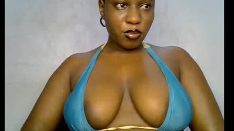 Snapshot of sweetpetitgirl chatting on 21, 3, 2026 LILY BRANDY online show from 21, 3, 2026