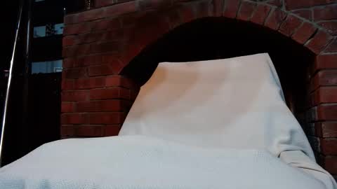 Sweet Red Berries online show from 18, 1, 2026