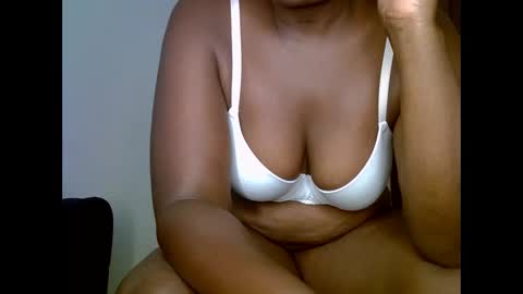 Snapshot of sweetrenne chatting on 12, 9, 2025 sweetrenne online show from 12, 9, 2025