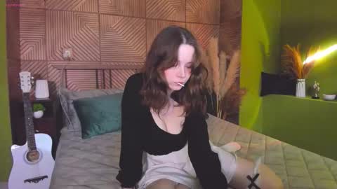 Snapshot of sweetshy_ chatting on 12, 9, 2025 Alice online show from 12, 9, 2025