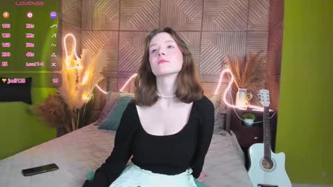 Snapshot of sweetshy_ chatting on 28, 9, 2025 Alice online show from 28, 9, 2025