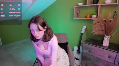 Snapshot of sweetshy_ chatting on 10, 10, 2025 Alice online show from 10, 10, 2025