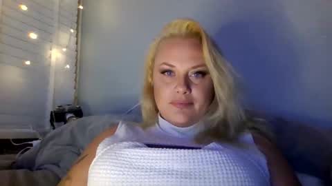 sweetsinz_ online show from 16, 9, 2025