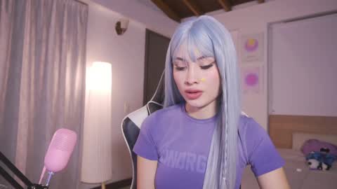 Cat independent model  online show from 15, 9, 2025