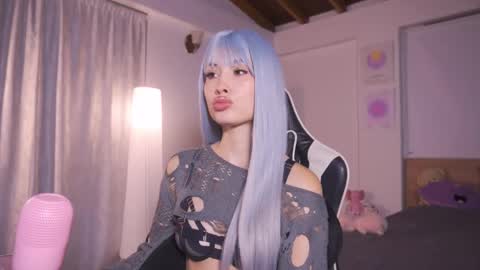 Cat independent model  online show from 2, 10, 2025