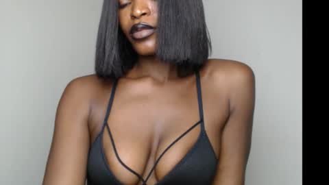 sweetxxboobsx online show from 1, 12, 2025