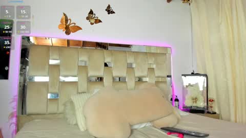  independent model  online show from 17, 9, 2025