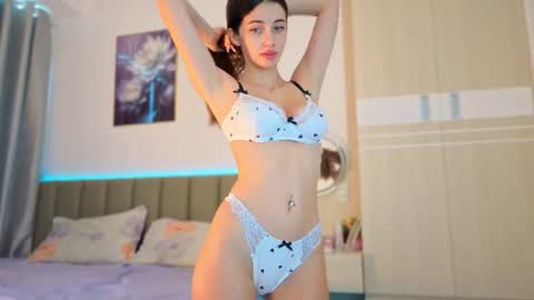 Snapshot of sweety_vikky chatting on 28, 6, 2026 Vikky online show from 28, 6, 2026