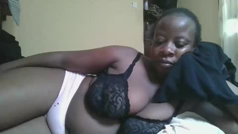 Snapshot of sweetyass25 chatting on 19, 11, 2025 sweetyass25 online show from 19, 11, 2025