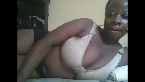 Snapshot of sweetyass25 chatting on 2, 12, 2025 sweetyass25 online show from 2, 12, 2025