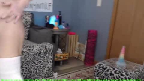 Snapshot of swinginmilf chatting on 2, 12, 2025 Nikki aka swinginmilf on ofs online show from 2, 12, 2025