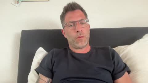 Snapshot of swizzmen1984 chatting on 3, 5, 2026 Luca and Kira online show from 3, 5, 2026