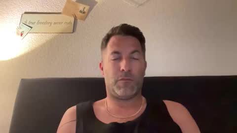 Snapshot of swizzmen1984 chatting on 31, 5, 2026 Luca and Kira online show from 31, 5, 2026