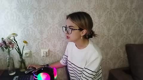 Snapshot of sylviaoris chatting on 29, 5, 2026 Emily online show from 29, 5, 2026