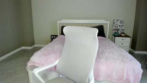 Mila online show from 7, 11, 2025