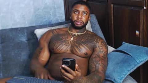 Tairon Tucke online show from 30, 12, 2024