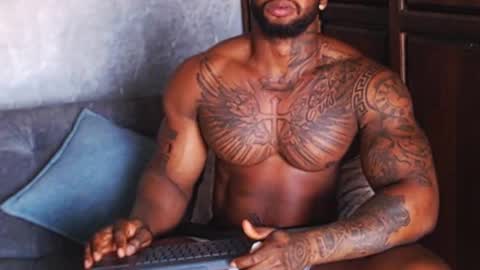 Tairon Tucke online show from 5, 1, 2025