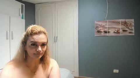 taniabonnet  online show from 11, 4, 2026