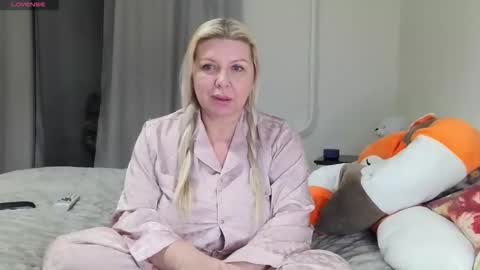 Tasha  Moon online show from 15, 12, 2025