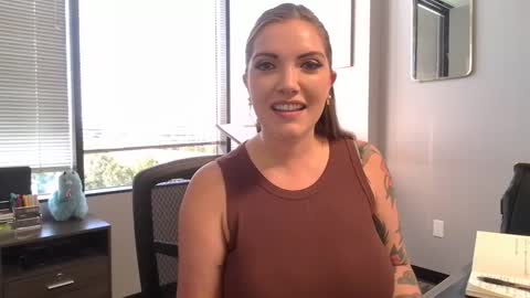 Snapshot of tattedlasirena chatting on 8, 10, 2025 La Sirena online show from 8, 10, 2025