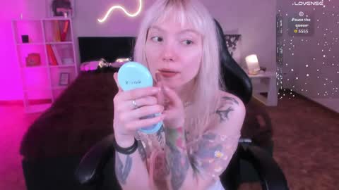 Snapshot of tattoo_artbaby chatting on 9, 4, 2026 tattoo_artbaby online show from 9, 4, 2026