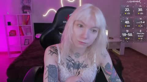 Snapshot of tattoo_artbaby chatting on 21, 4, 2026 tattoo_artbaby online show from 21, 4, 2026