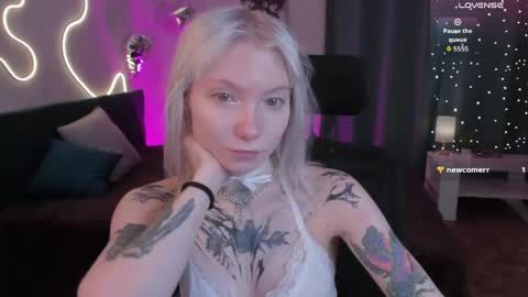 Snapshot of tattoo_artbaby chatting on 24, 4, 2026 tattoo_artbaby online show from 24, 4, 2026