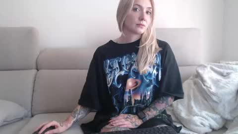tattoobbgirl online show from 10, 10, 2025
