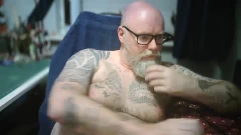 Snapshot of tattooeddilf01 chatting on 29, 9, 2025 Tattooeddilf 01 online show from 29, 9, 2025