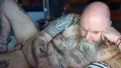 Snapshot of tattooeddilf01 chatting on 13, 10, 2025 Tattooeddilf 01 online show from 13, 10, 2025