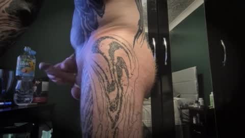 Snapshot of tattooedguyy chatting on 30, 11, 2025 TattooedGuy online show from 30, 11, 2025